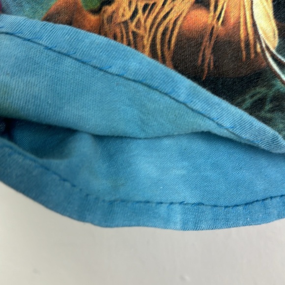 Vtg The Mountain Blue Tie Dye T Shirt Indigenous Woman Wolfs S Dakota MEDIUM USA - Picture 9 of 12